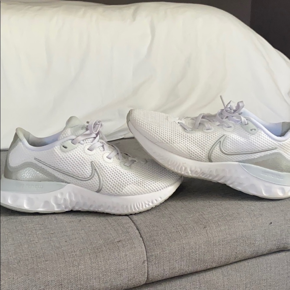 NWOT NIKE RENEW
